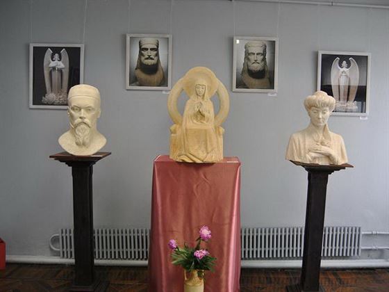 Молитва длиною в две тысячи лет скульптуры Алексея Леонова.