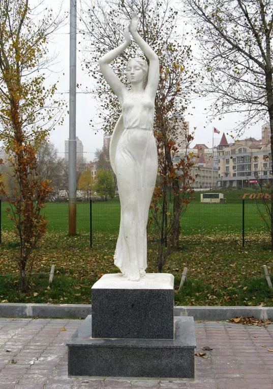 Muse of dance. Alley of the Muses on Obolonskaya embankment of the Dnieper in Kiev. 2007. - 67869 768x1090