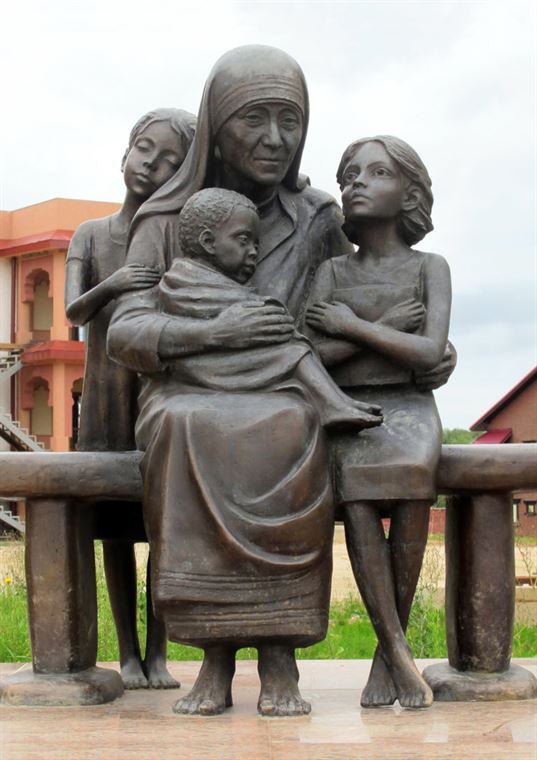 "Mother Teresa with children" Monument  in the cultural and educational center "Etnomir". 2009. - 36 768x1086