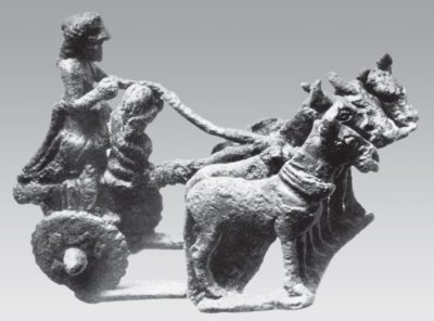 The most famous sculptures of all time - bronzovaya statuetka kolesniczy zapryazhennoj chetyrmya oslami. 400x296