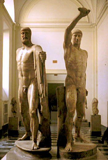 Скульптура мужчины в искусстве Античной Греции